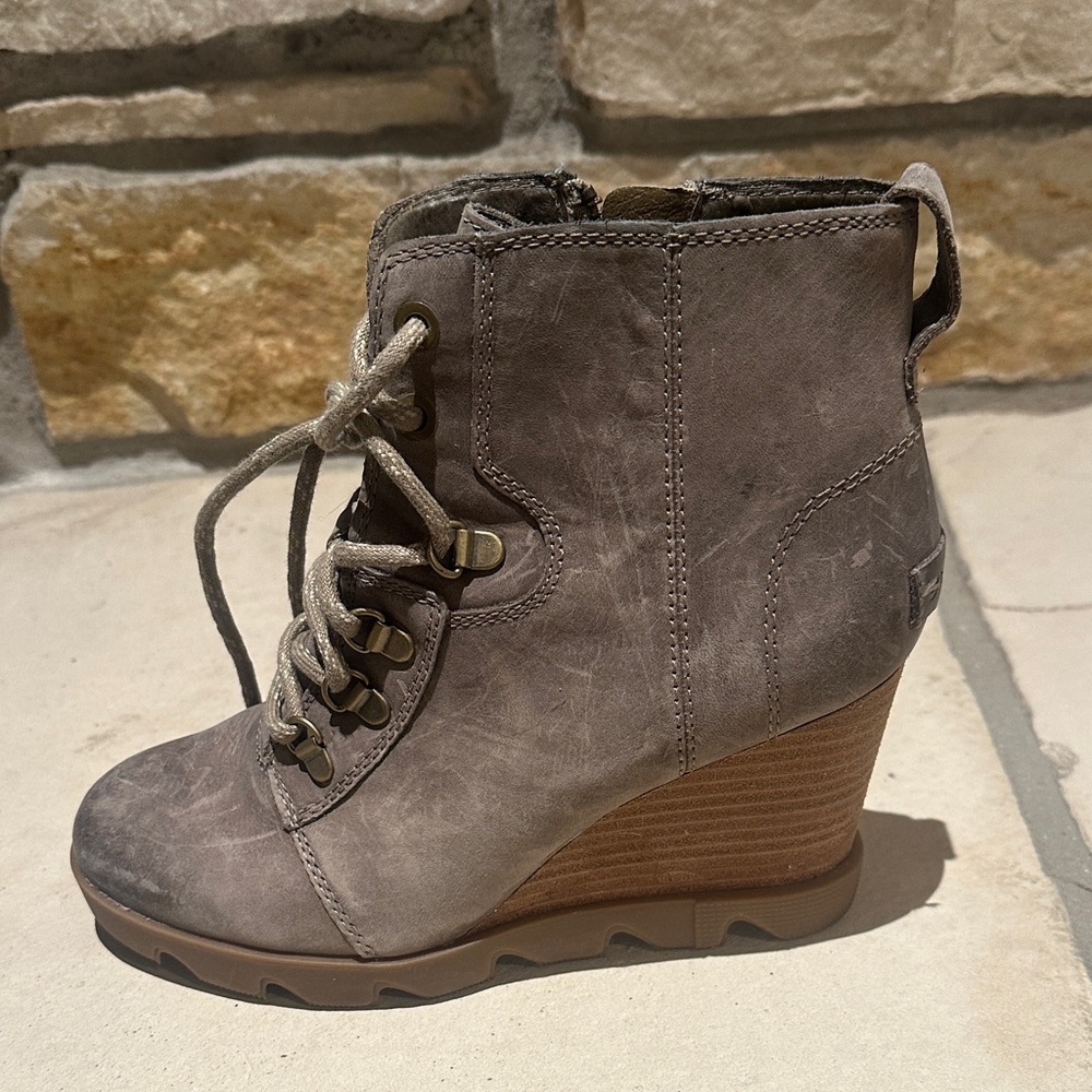 Women's Sorel Joan Uptown Gray‎ Lace-Up Wedge Ankle Boots